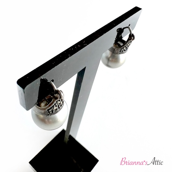 High quality British made sterling silver 925A and Pearl Earring - Picture 7 of 8